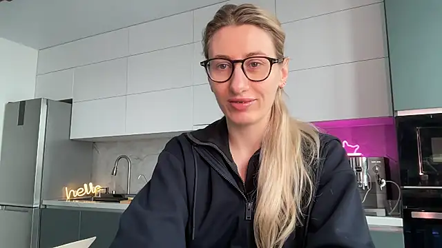 Snapshot of HEY_KITSUNKA chatting on April 2026 09:14:02 AM HEY KITSUNKA online show from April 2026 09:14:02 AM