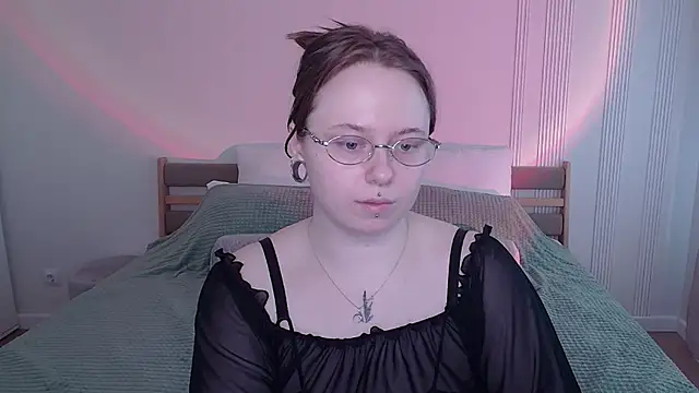 Snapshot of SelenaLily chatting on April 2026 02:25:01 PM SelenaLily online show from April 2026 02:25:01 PM