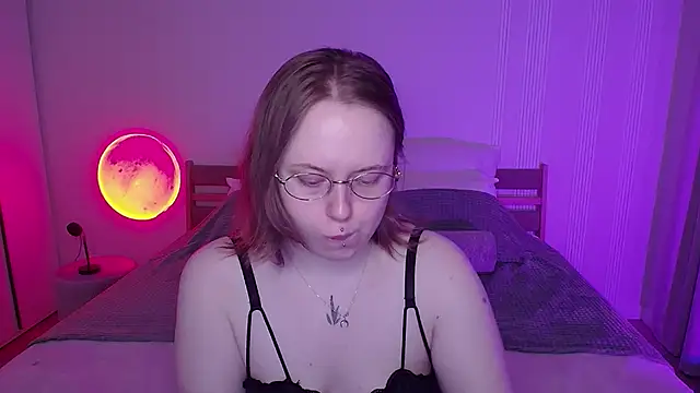 Snapshot of SelenaLily chatting on April 2026 01:22:02 PM SelenaLily online show from April 2026 01:22:02 PM