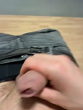 Snapshot of lorenzz122 chatting on April 2026 12:32:02 PM lorenzz122 online show from April 2026 12:32:02 PM