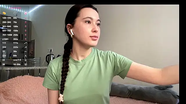 Snapshot of AureaMaggi chatting on April 2026 06:22:02 AM AureaMaggi online show from April 2026 06:22:02 AM