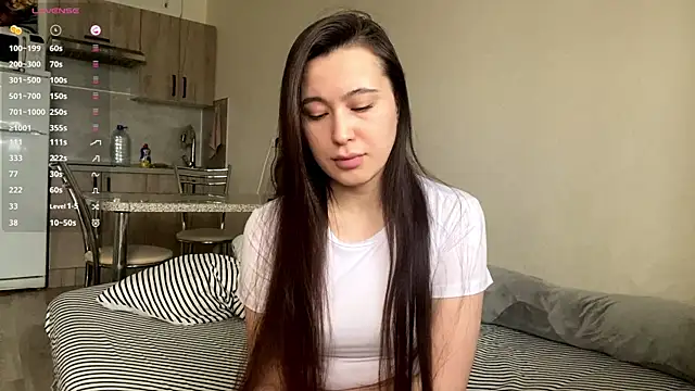 Snapshot of AureaMaggi chatting on April 2026 05:12:02 AM AureaMaggi online show from April 2026 05:12:02 AM