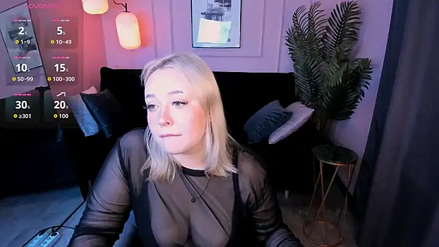 Snapshot of blondessa__ chatting on April 2026 06:11:01 AM blondessa online show from April 2026 06:11:01 AM