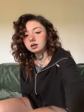 Snapshot of milou_xtx chatting on April 2026 10:32:02 AM milou xtx online show from April 2026 10:32:02 AM