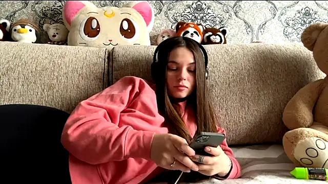 Snapshot of ThedaStrevell chatting on March 2026 07:03:01 AM ThedaStrevell online show from March 2026 07:03:01 AM