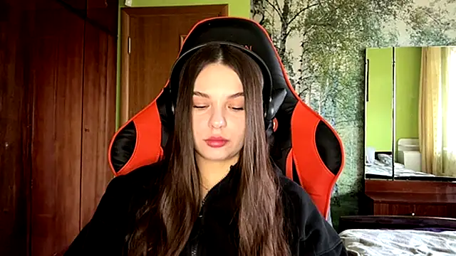 Snapshot of ThedaStrevell chatting on April 2026 07:06:02 AM ThedaStrevell online show from April 2026 07:06:02 AM