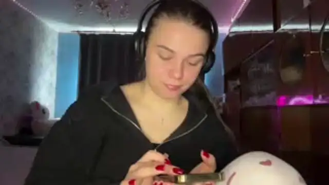 Snapshot of ThedaStrevell chatting on April 2026 08:03:01 AM ThedaStrevell online show from April 2026 08:03:01 AM