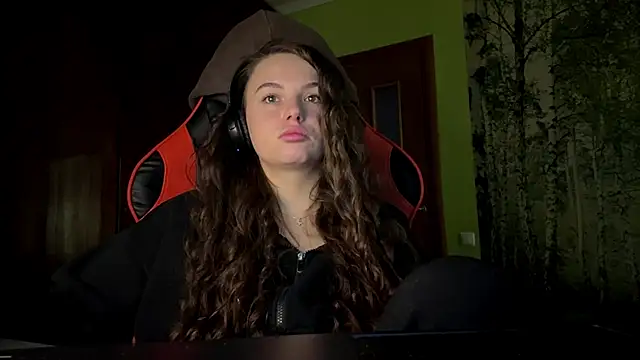 Snapshot of ThedaStrevell chatting on April 2026 04:01:01 PM ThedaStrevell online show from April 2026 04:01:01 PM