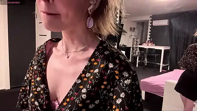 Snapshot of Xylarise chatting on April 2026 07:08:02 PM Xylarise online show from April 2026 07:08:02 PM