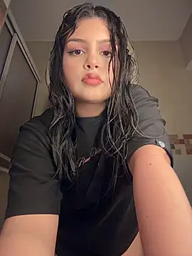 Snapshot of kloe_sexxys chatting on April 2026 04:44:02 PM kloe sexxys online show from April 2026 04:44:02 PM