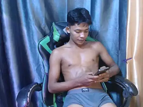 Snapshot of pinoy_lowey18 chatting on May 2026 03:02:01 AM pinoy lowey18 online show from May 2026 03:02:01 AM