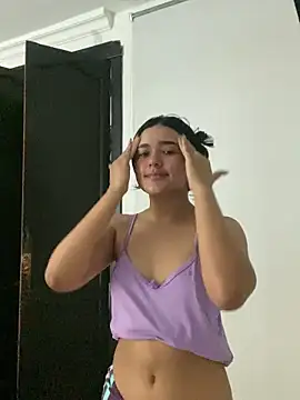 Snapshot of valvam_ chatting on April 2026 04:51:01 AM valvam online show from April 2026 04:51:01 AM