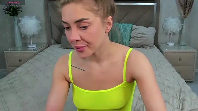 Snapshot of OliviaXStar chatting on April 2026 01:14:01 AM OliviaXStar online show from April 2026 01:14:01 AM