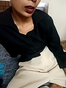Riya Pandey0 online show from April 2026 01:38:01 PM