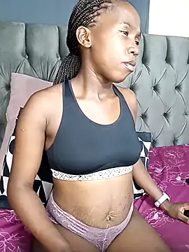 Snapshot of Cybil_Hearts chatting on April 2026 08:40:01 PM Cybil Hearts online show from April 2026 08:40:01 PM