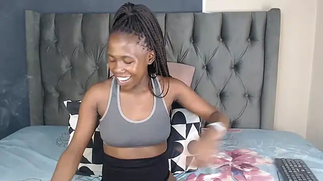 Snapshot of Cybil_Hearts chatting on April 2026 08:25:01 AM Cybil Hearts online show from April 2026 08:25:01 AM