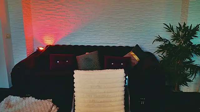 Snapshot of AngelWooW chatting on April 2026 04:57:02 AM AngelWooW online show from April 2026 04:57:02 AM