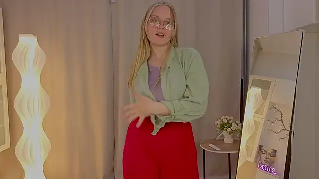 AlicaCohill online show from April 2026 07:12:02 PM