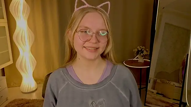 AlicaCohill online show from April 2026 07:11:02 PM