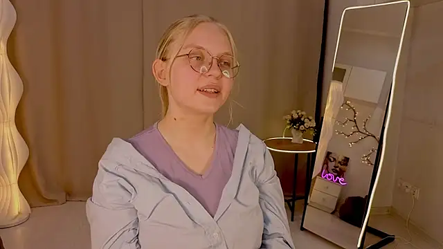 AlicaCohill online show from April 2026 07:58:02 PM