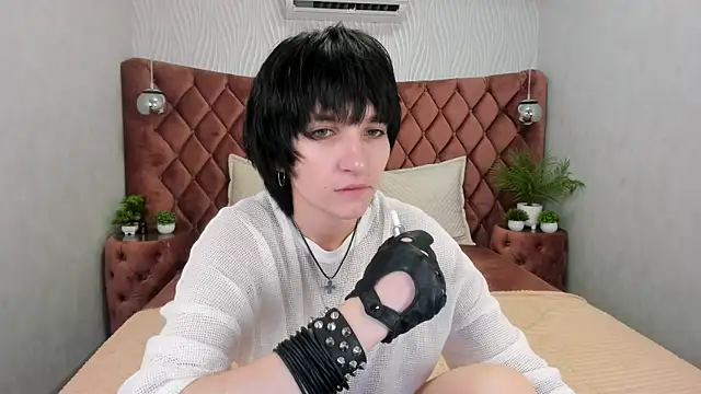 Snapshot of AdonBev chatting on June 2026 06:28:01 AM AdonBev online show from June 2026 06:28:01 AM