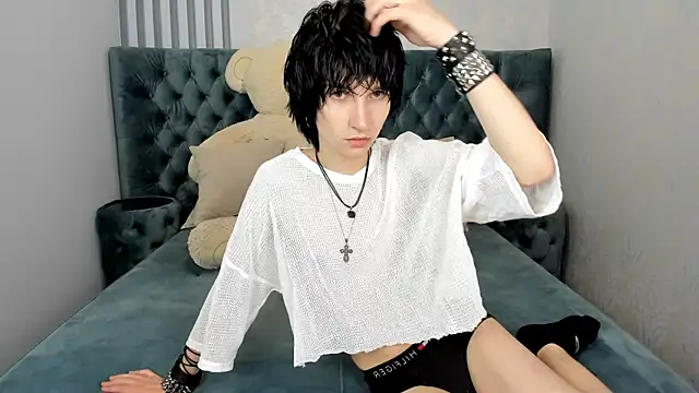 Snapshot of AdonBev chatting on June 2026 05:12:01 AM AdonBev online show from June 2026 05:12:01 AM