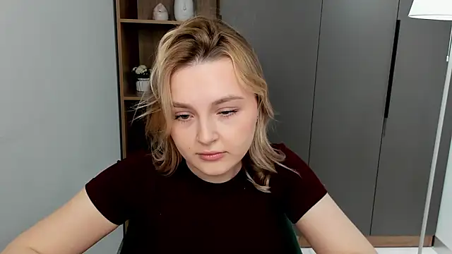 Snapshot of LorriMonz chatting on March 2026 06:41:02 AM LorriMonz online show from March 2026 06:41:02 AM