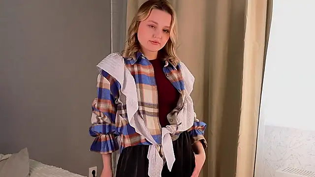 Snapshot of LorriMonz chatting on April 2026 03:29:02 AM LorriMonz online show from April 2026 03:29:02 AM