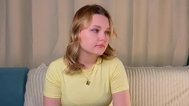 Snapshot of LorriMonz chatting on April 2026 01:28:02 AM LorriMonz online show from April 2026 01:28:02 AM