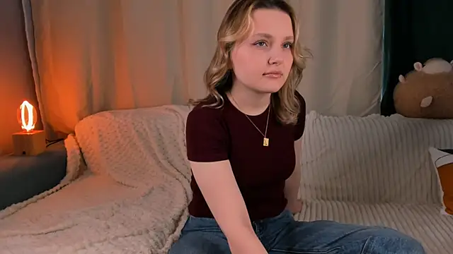 Snapshot of LorriMonz chatting on April 2026 01:11:02 AM LorriMonz online show from April 2026 01:11:02 AM