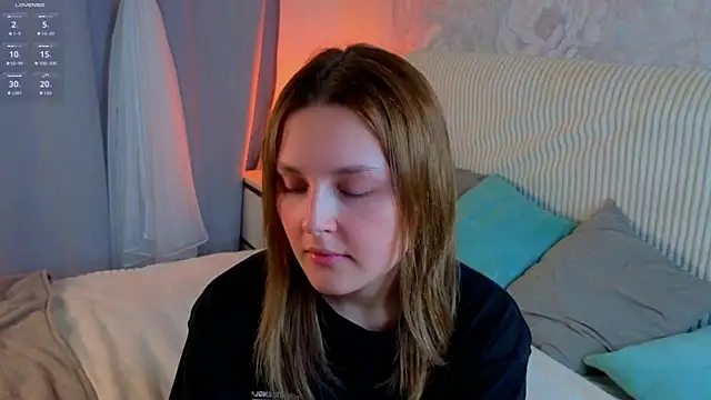 Snapshot of LorriMonz chatting on July 2026 01:46:02 AM LorriMonz online show from July 2026 01:46:02 AM