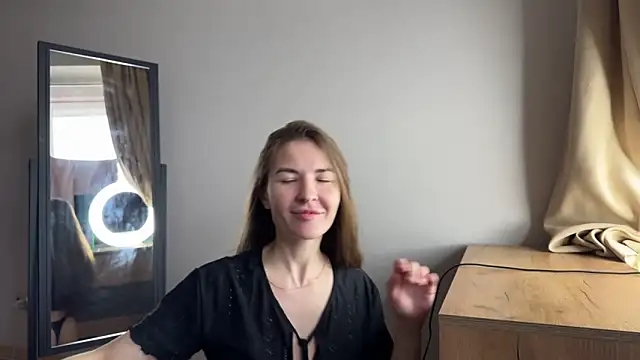 Snapshot of LauraJess_ chatting on April 2026 07:14:02 AM LauraJess online show from April 2026 07:14:02 AM
