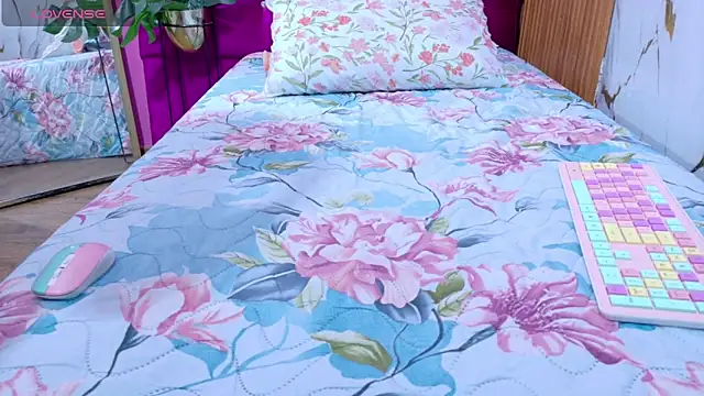 Snapshot of skinnyindiansluttt chatting on March 2026 12:05:02 PM skinnyindiansluttt online show from March 2026 12:05:02 PM