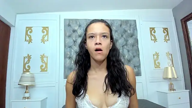 Snapshot of LunaWarner18 chatting on April 2026 01:52:02 PM LunaWarner18 online show from April 2026 01:52:02 PM