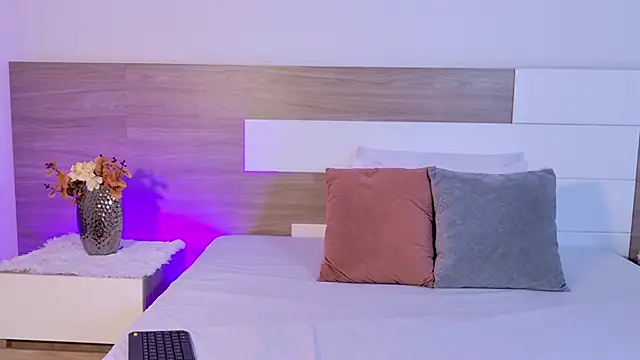 LindaBenetti online show from April 2026 11:37:01 AM