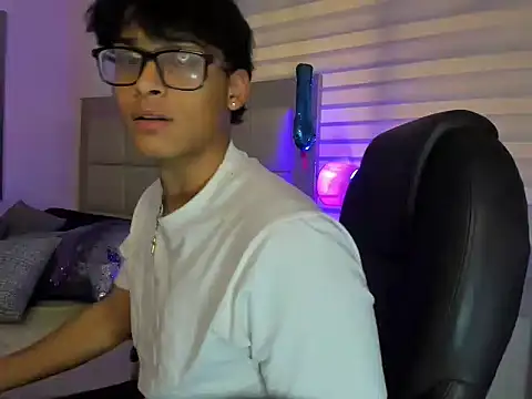 mathias oberlin online show from April 2026 07:45:01 PM