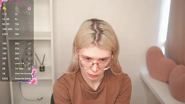 Snapshot of CarleySuski chatting on April 2026 06:19:01 AM CarleySuski online show from April 2026 06:19:01 AM