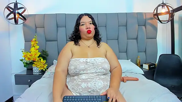 Aurorarosye online show from April 2026 01:56:02 PM