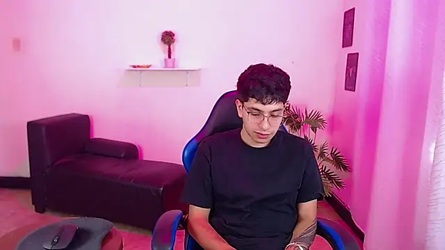 Snapshot of maax_18 chatting on April 2026 01:49:01 PM maax 18 online show from April 2026 01:49:01 PM