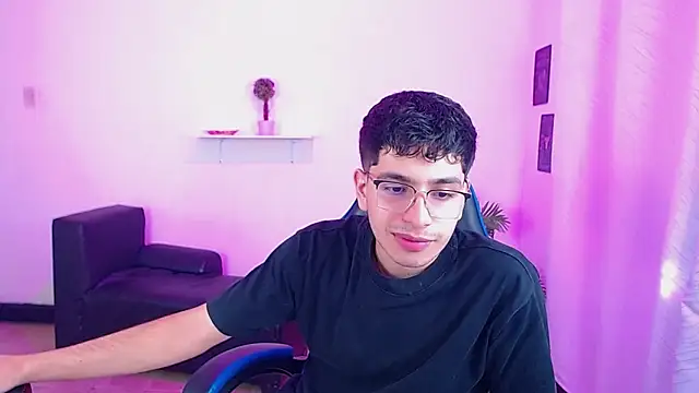 Snapshot of maax_18 chatting on April 2026 01:39:01 PM maax 18 online show from April 2026 01:39:01 PM