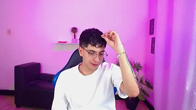 Snapshot of maax_18 chatting on April 2026 01:51:02 PM maax 18 online show from April 2026 01:51:02 PM