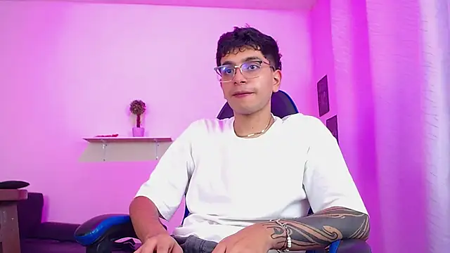 Snapshot of maax_18 chatting on April 2026 07:58:02 PM maax 18 online show from April 2026 07:58:02 PM