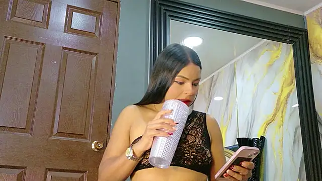 Snapshot of LindaFrancoo chatting on April 2026 05:50:02 PM LindaFrancoo online show from April 2026 05:50:02 PM