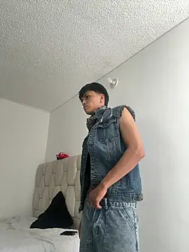 Snapshot of LYAN_DYLAN chatting on March 2026 08:42:01 PM LYAN DYLAN online show from March 2026 08:42:01 PM