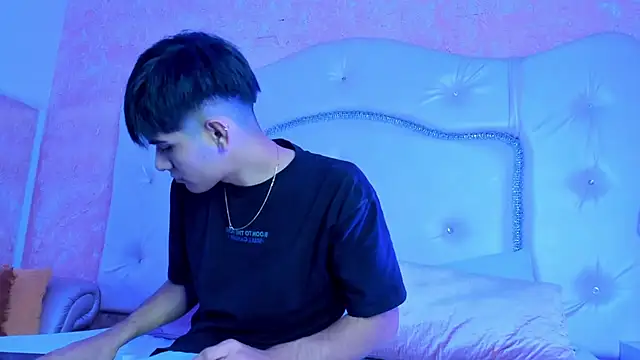 Snapshot of TylerCruz__ chatting on April 2026 02:25:02 PM TylerCruz online show from April 2026 02:25:02 PM