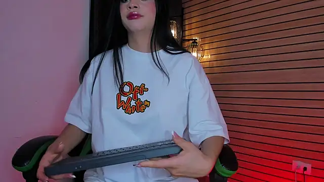 SweetLittleQueenBat online show from April 2026 02:42:01 AM