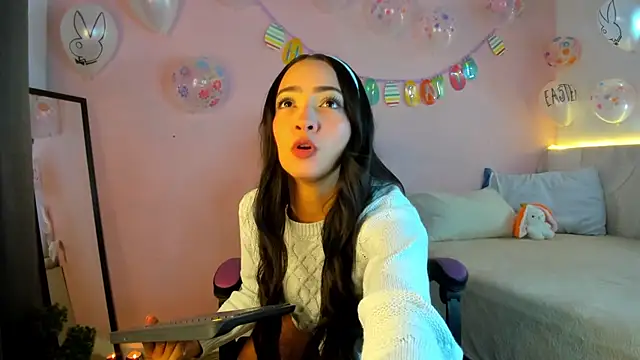 Daphne Rosse online show from April 2026 12:02:01 PM