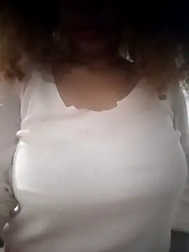 Snapshot of SolashLitzy_Curly chatting on June 2026 08:24:02 AM SolashLitzy Curly online show from June 2026 08:24:02 AM