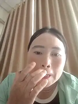 Snapshot of Lily_Daisy chatting on April 2026 02:01:01 AM Lily Daisy online show from April 2026 02:01:01 AM