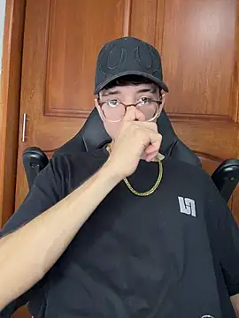 Snapshot of ArthurDaviess chatting on April 2026 08:45:02 AM ArthurDaviess online show from April 2026 08:45:02 AM